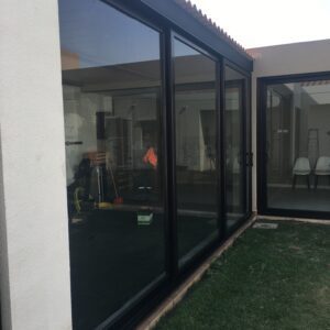 Puerta corrediza de 3 hojas L-85